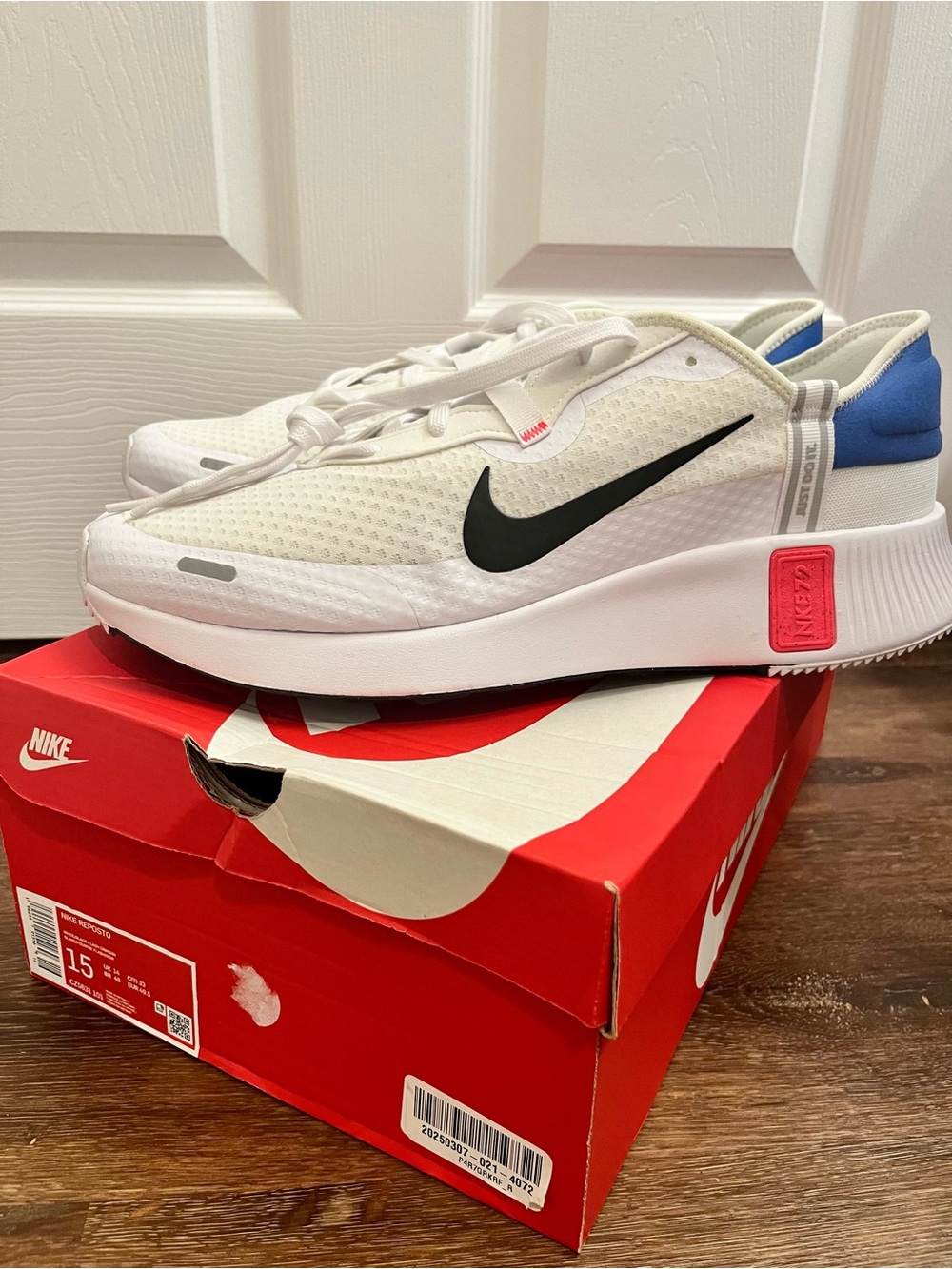 Nike Reposto White/Black Running Sneakers